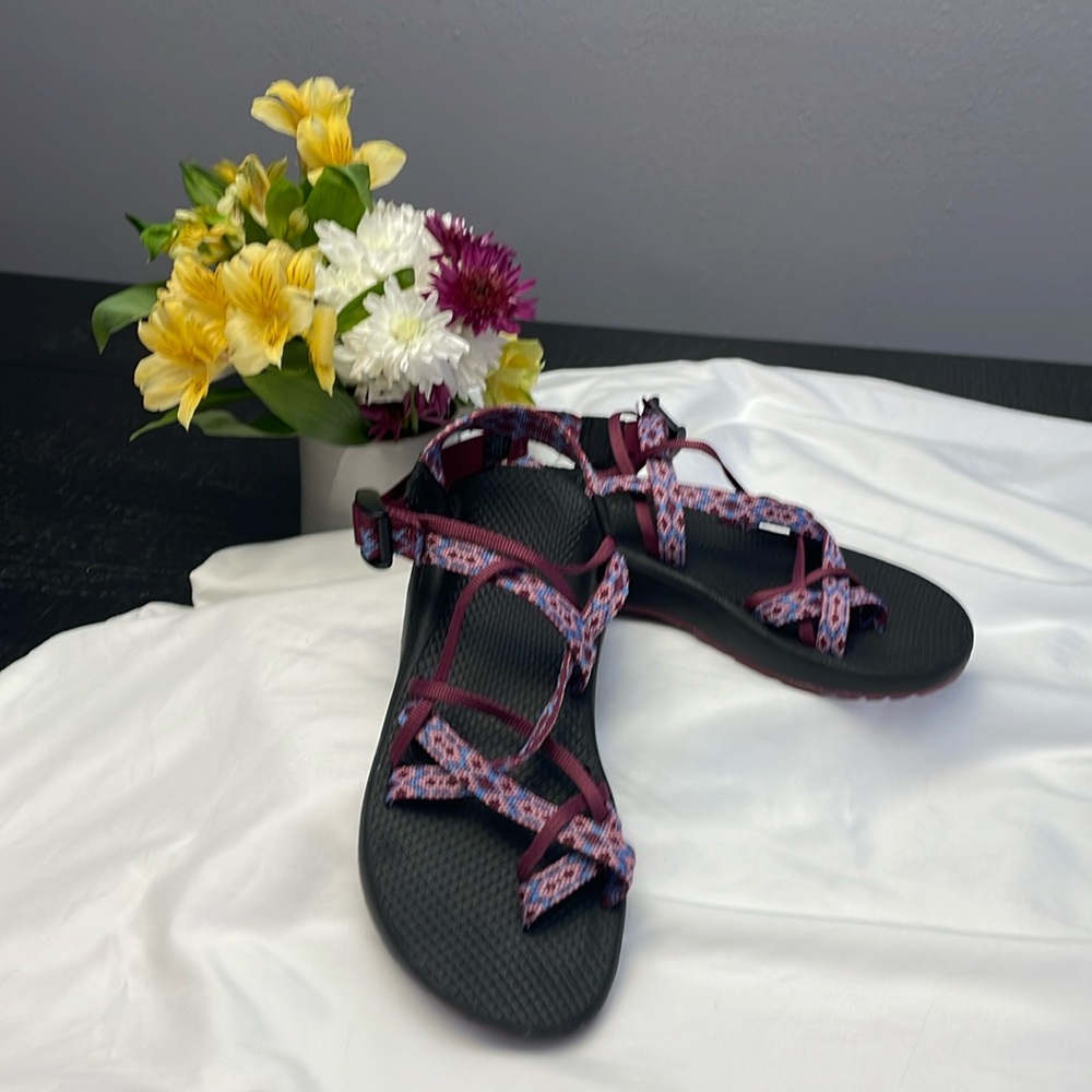 Chaco Women’s Cloud Sandals Size 8 Purple Blue Pink VGUC